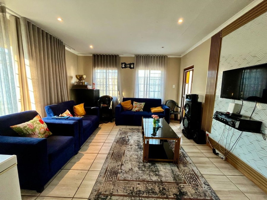 6 Bedroom Property for Sale in Riverton Western Cape